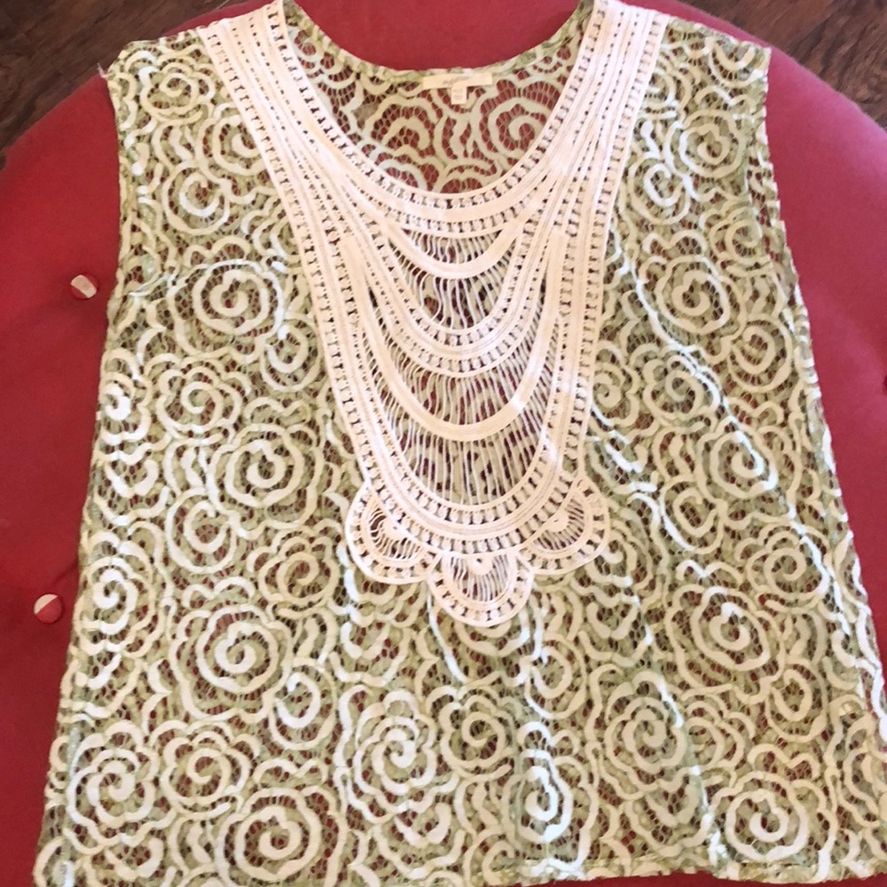 Mystree Size M/L lace Top